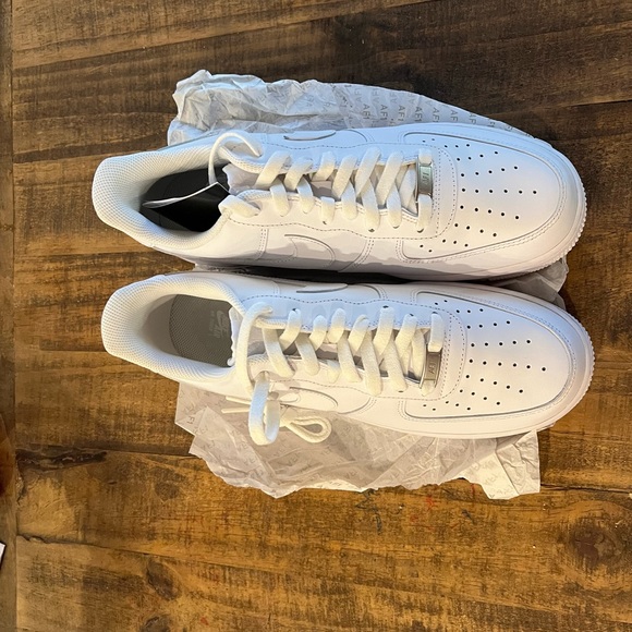 Nike Air Force 1 - Picture 2 of 3